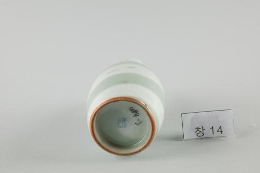 백자 회오리무늬 병