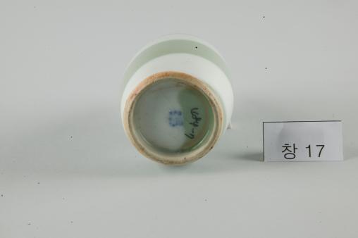 백자 회오리무늬 병