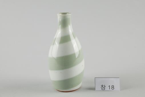 백자 회오리무늬 병