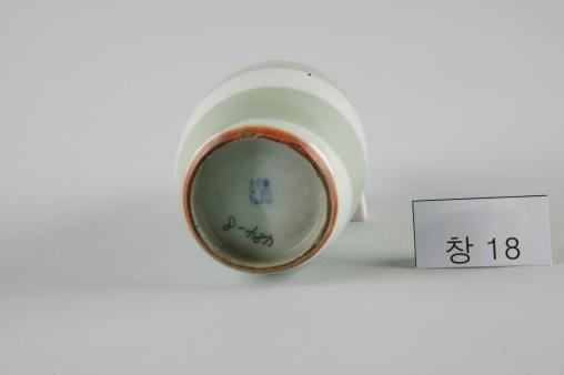 백자 회오리무늬 병