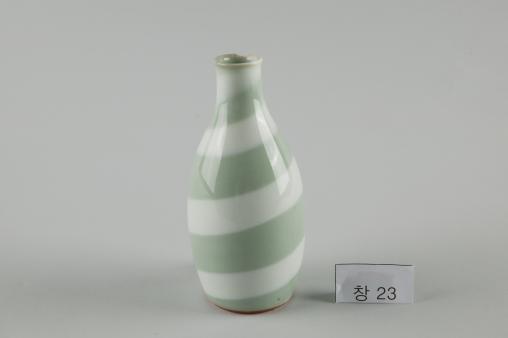 백자 회오리무늬 병