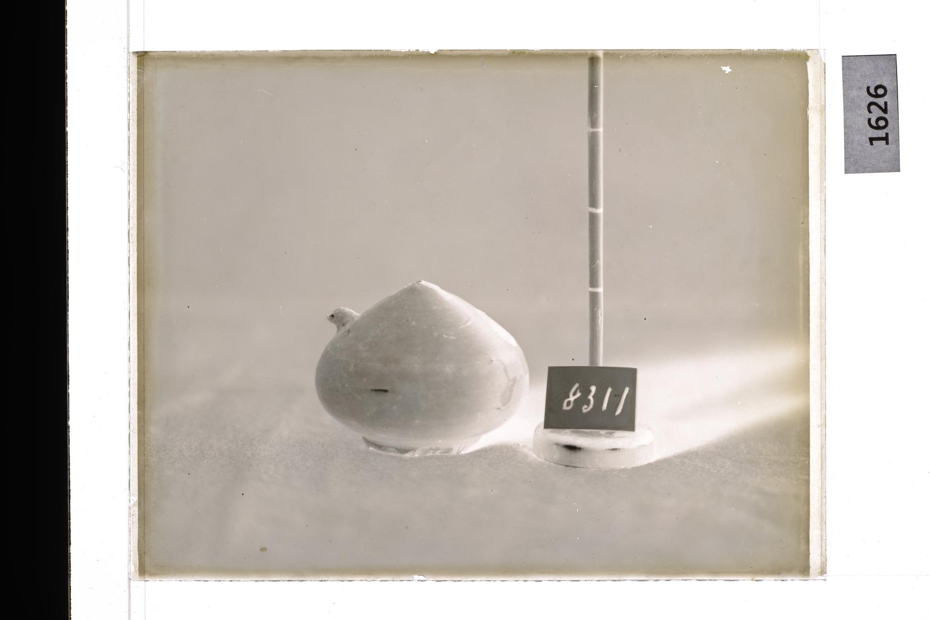 백자도형연적 유리건판