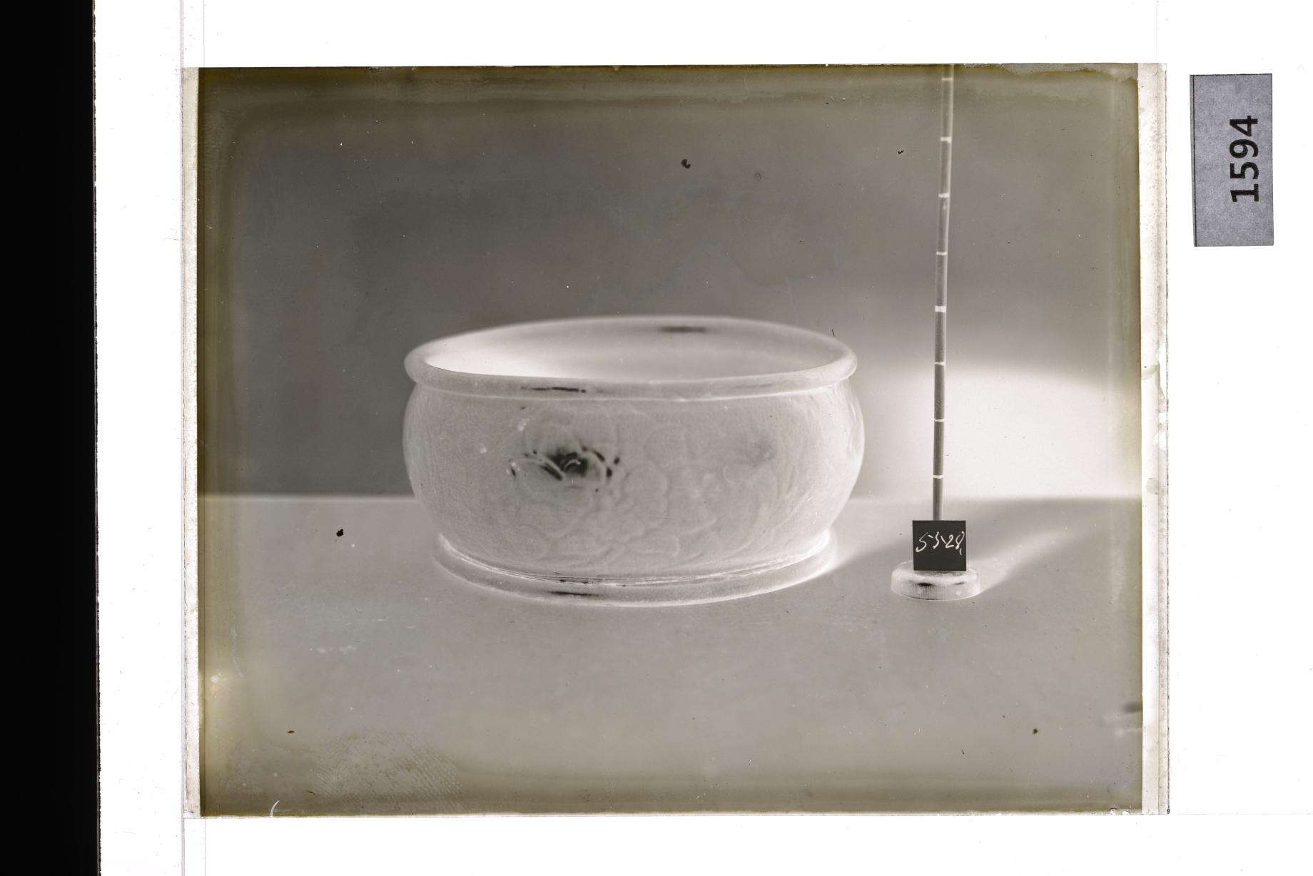 청자양각모란당초문반 유리건판