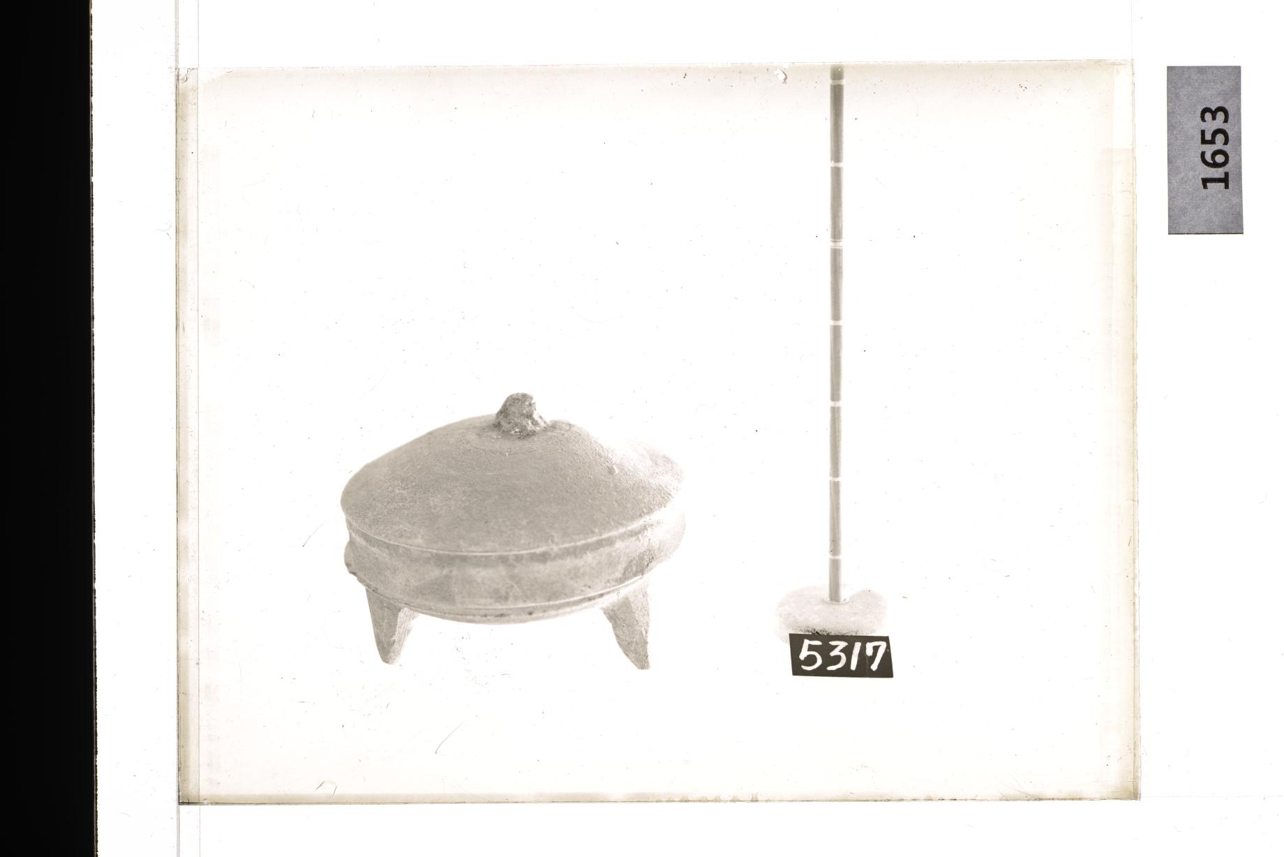 토기유개삼족기 유리건판