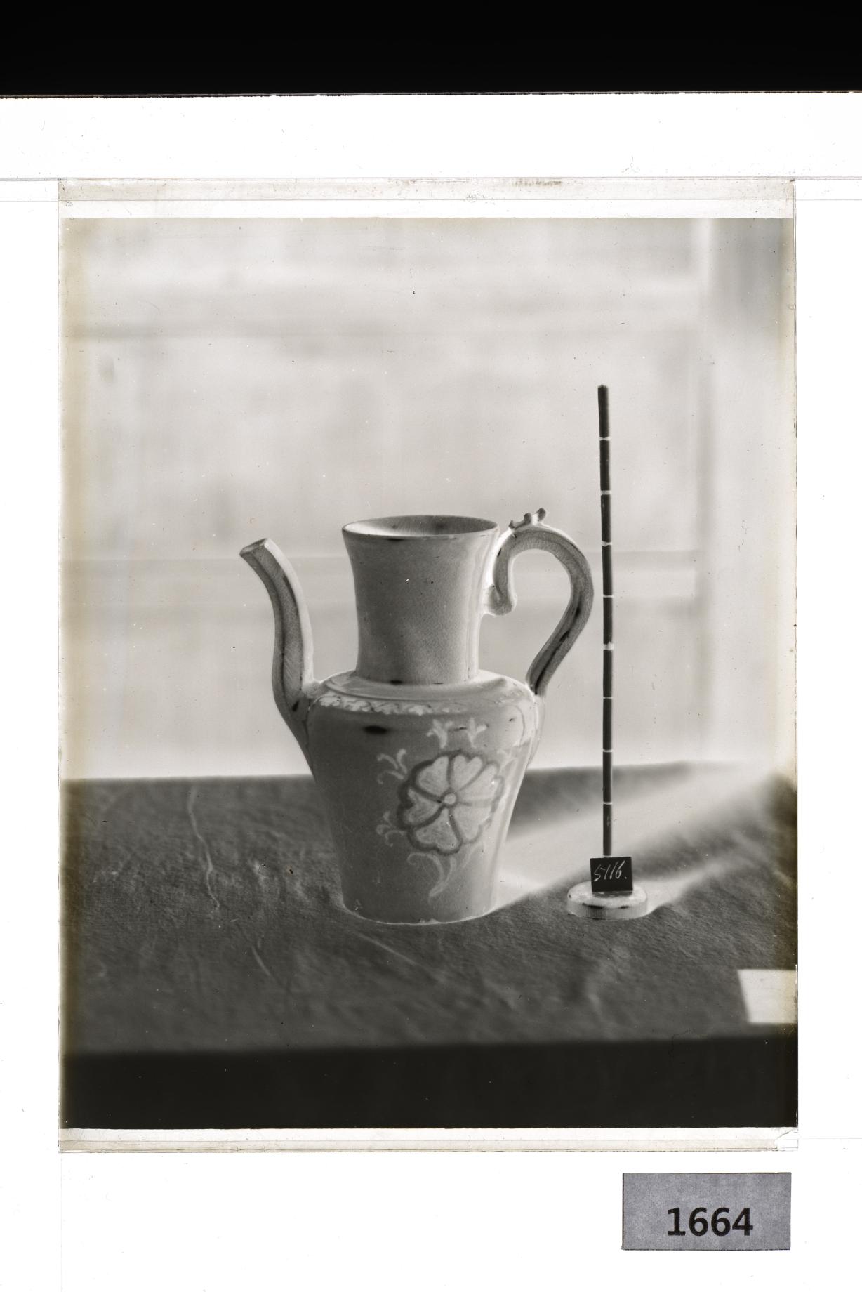 청자철백화화문주자 유리건판