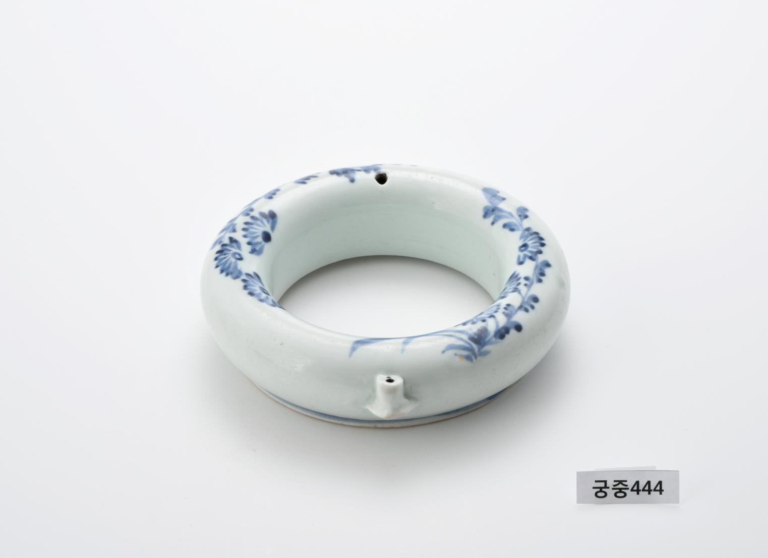 청화백자국화문똬리연적