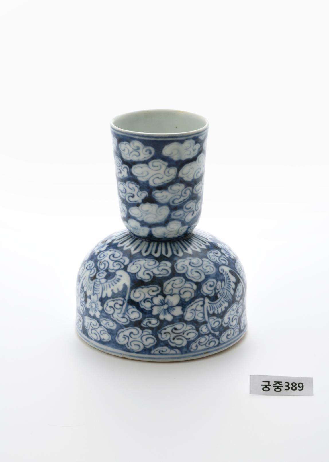 청화백자편복문타구