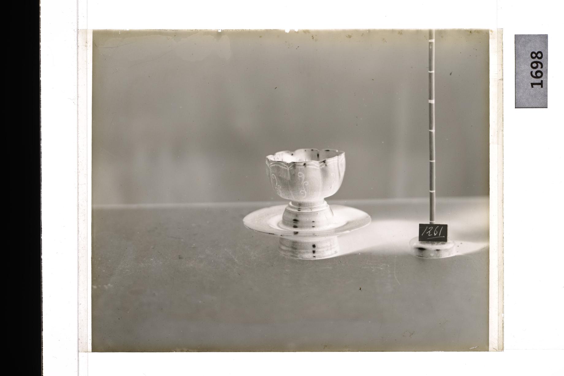 청자음각당초문화형탁잔 유리건판