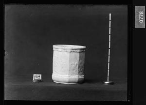 백자양각장생문필통 유리건판