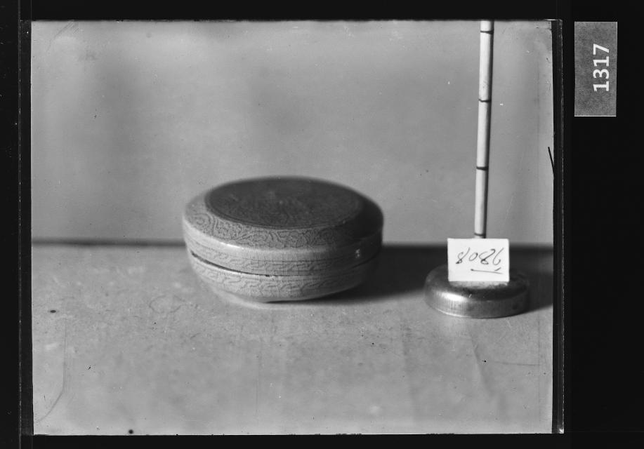 청자음각당초문합 유리건판