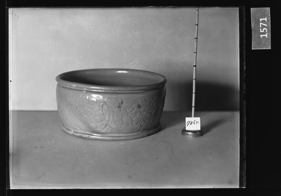 청자양각모란당초문반 유리건판