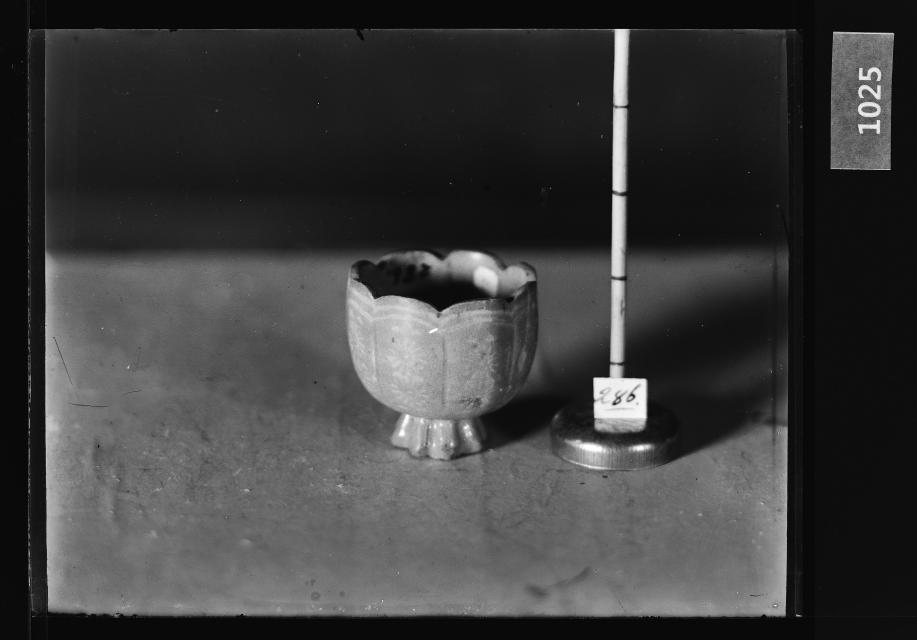 청자상감국화문화형잔 유리건판