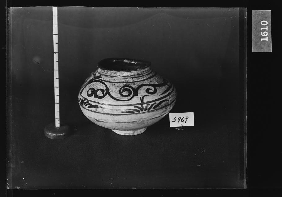 분청사기철화당초문호 유리건판