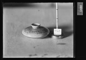 청자상감국당초문유병 유리건판