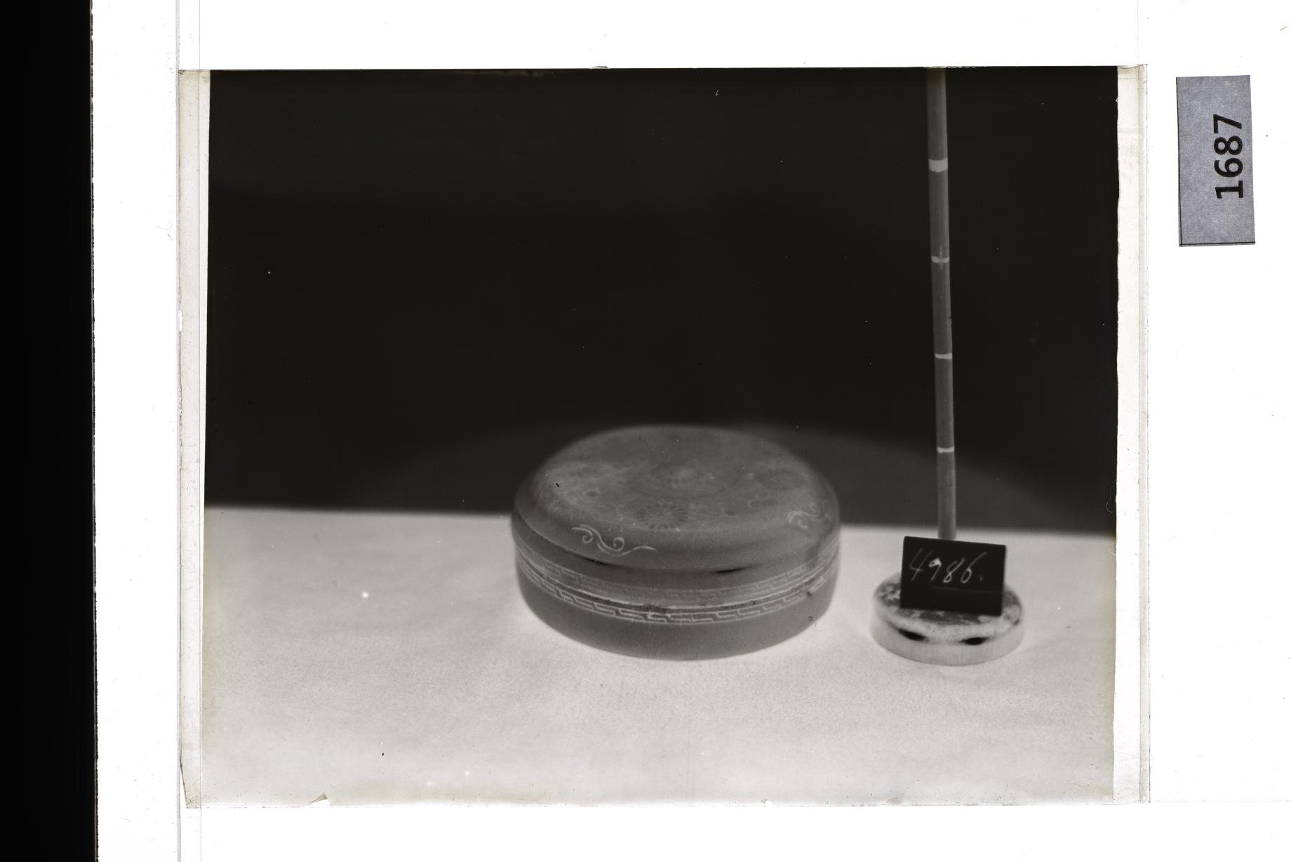 청자상감국화문합 유리건판