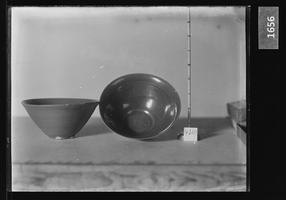 청자음각국당초문완 유리건판